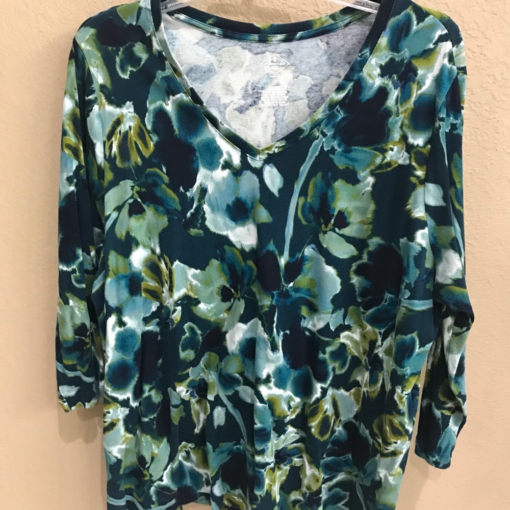 3/$35 StJohns Bay shirt. Blue/green flowers 1X